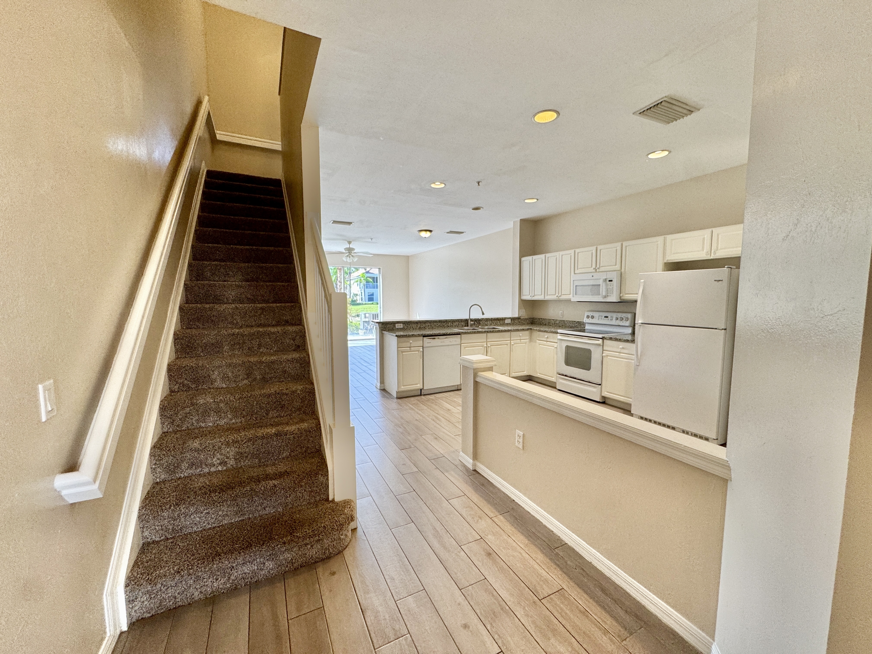 912 Hampton Cir
